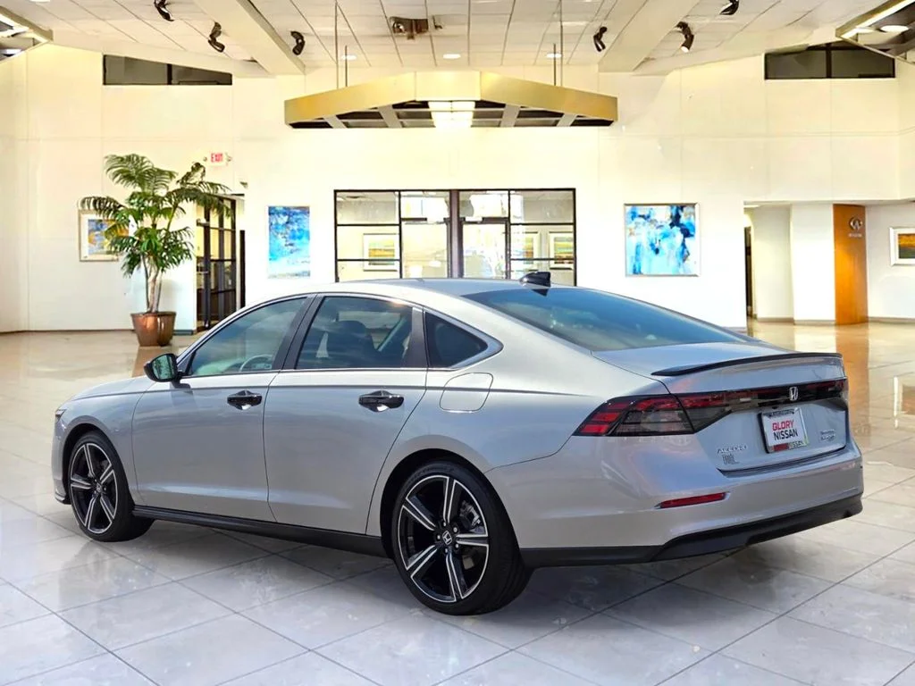 Used 2025  Honda Sport image 7