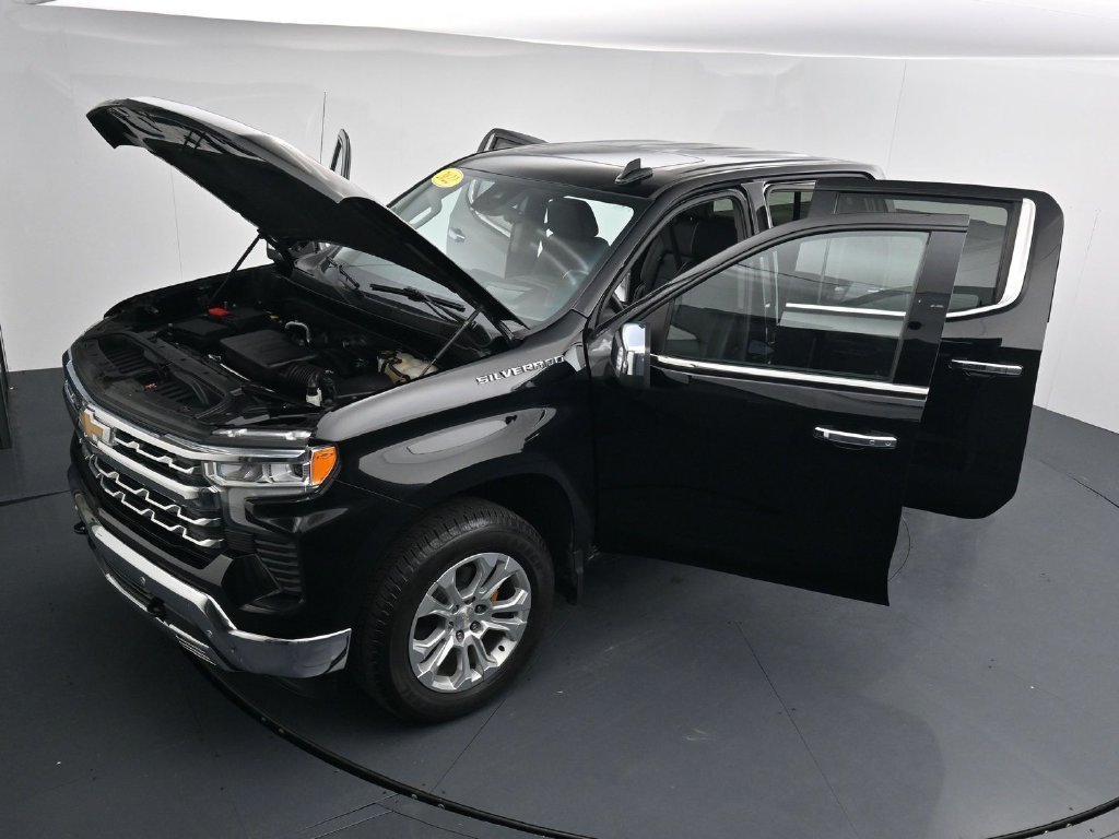 Used 2022 Black Chevrolet LTZ image 40