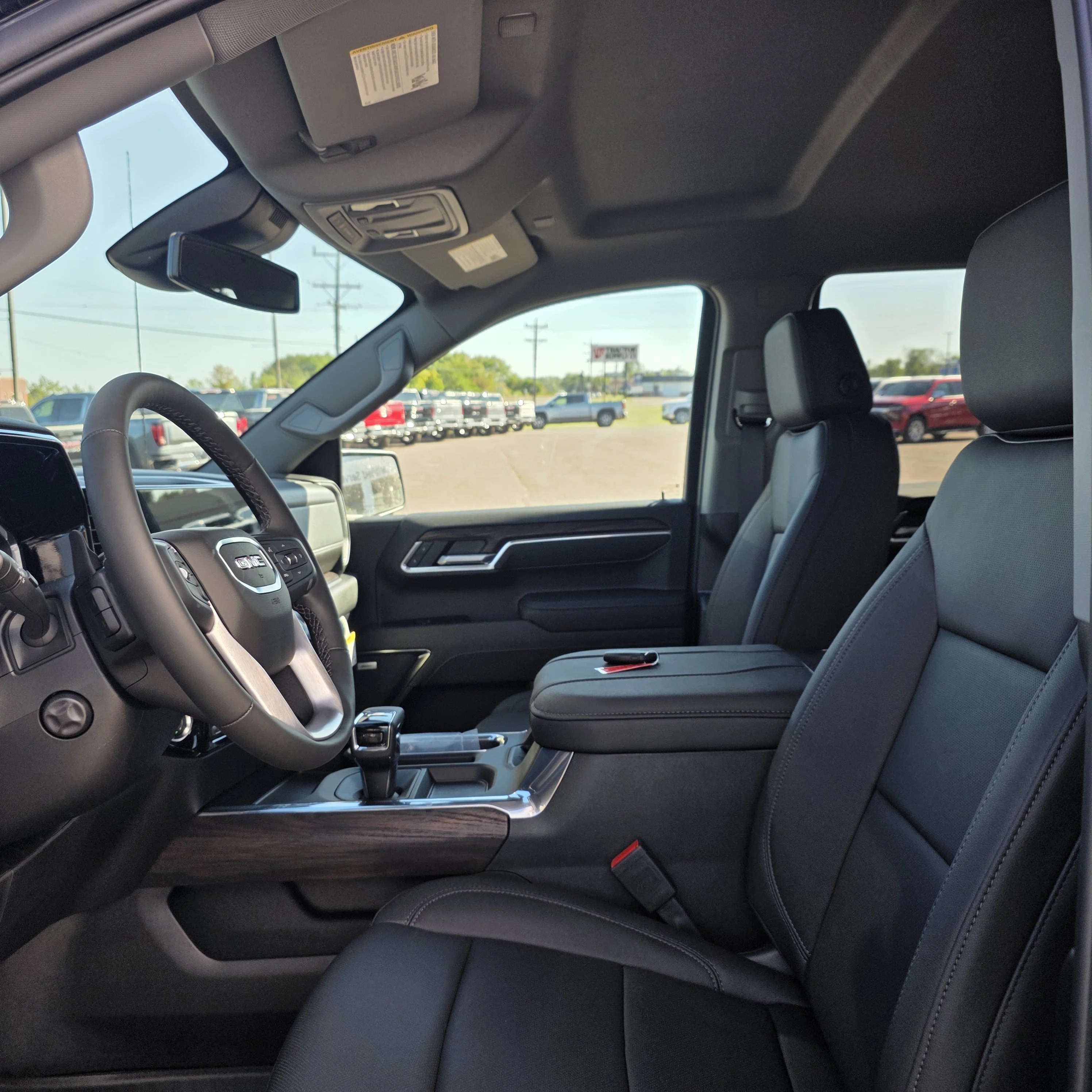 2026 GMC Sierra 1500 SLT - Photo 8