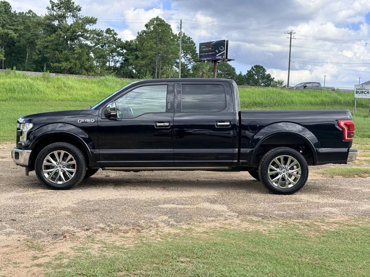 Used 2017 Black Ford Lariat 4x4 4dr SuperCrew 5.5 ft. SB image 2