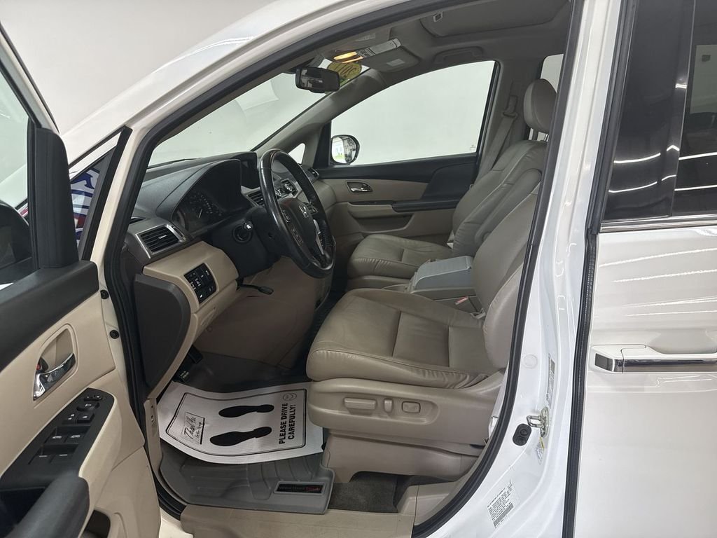 Used 2017 White Diamond Pearl Honda EX-L image 12