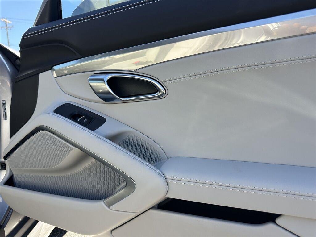 Used 2024  Porsche Style Edition image 20