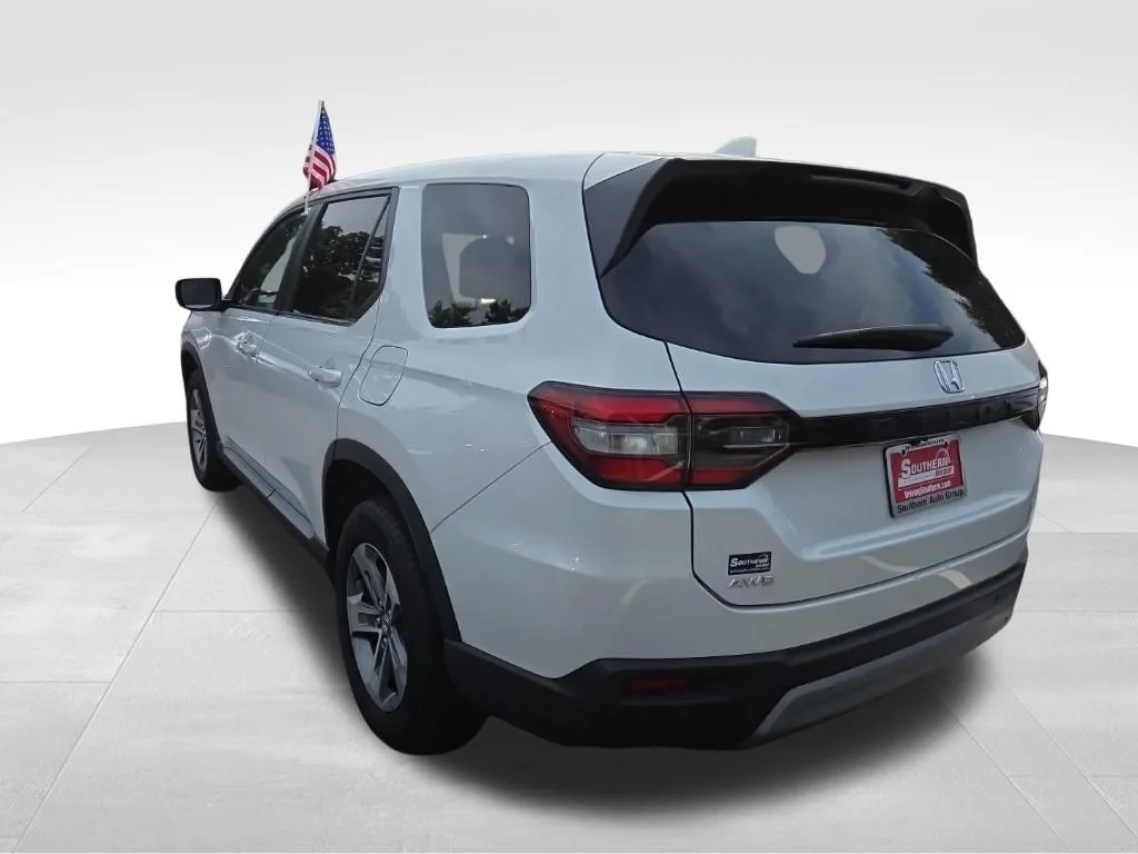 Used 2023 White Honda EX-L image 7