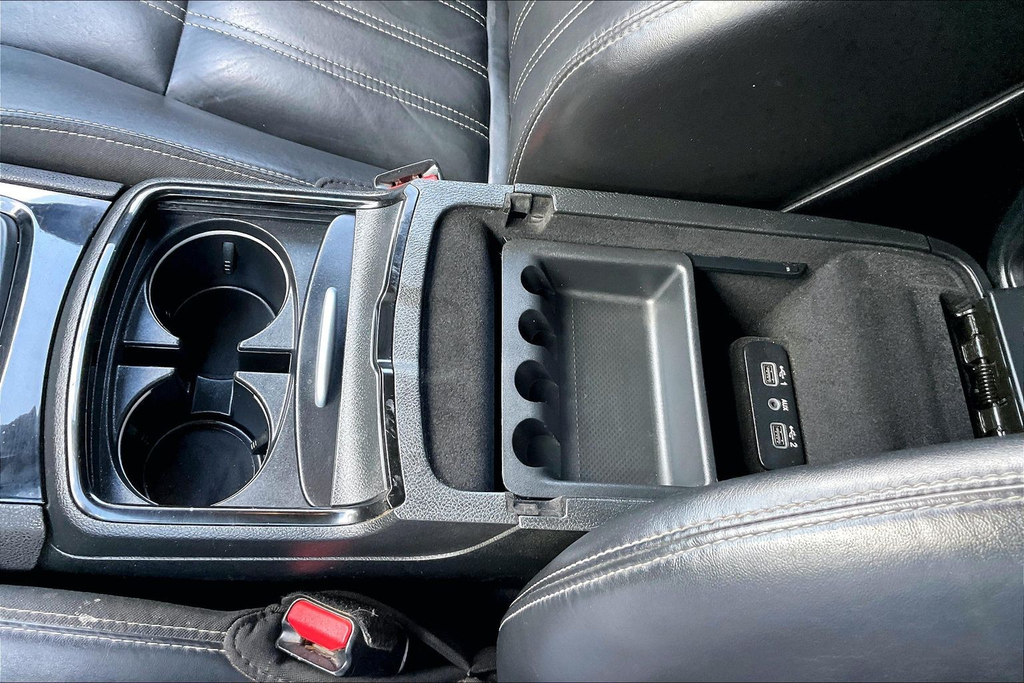 Used 2019 White Chrysler S image 11