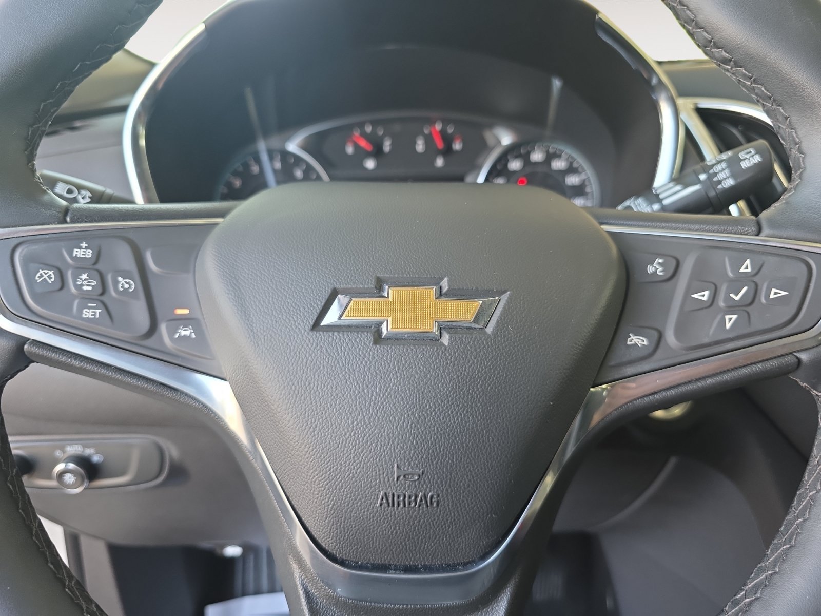Used 2024 Summit White Chevrolet LT image 11
