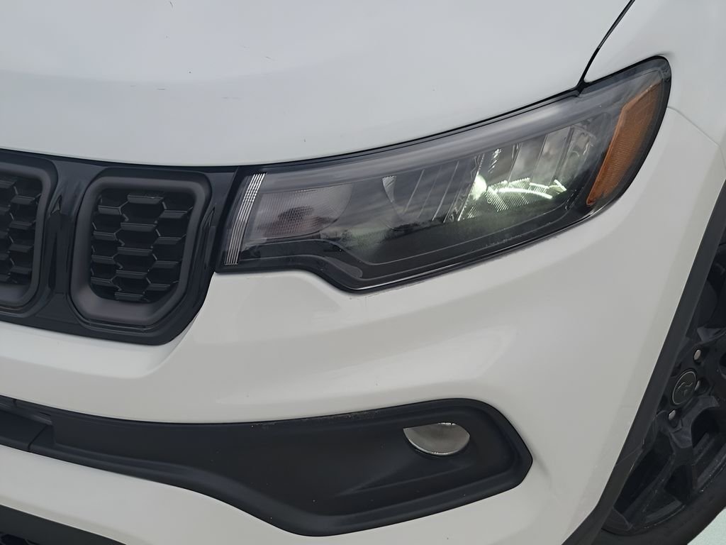 New 2026 Bright White Clear-Coat Exterior Paint Jeep Latitude image 16