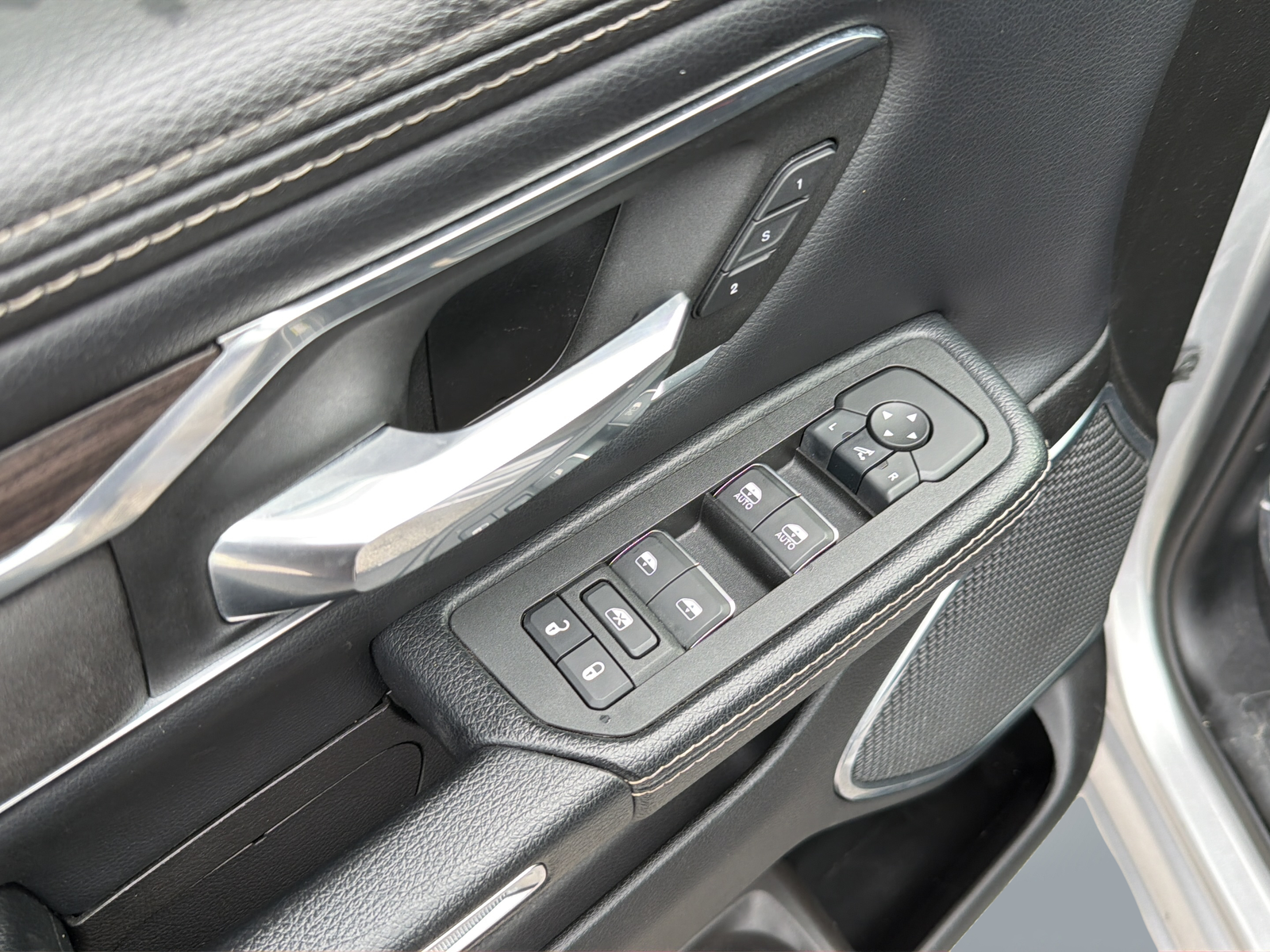 Used 2025 Silver Ram Laramie image 26