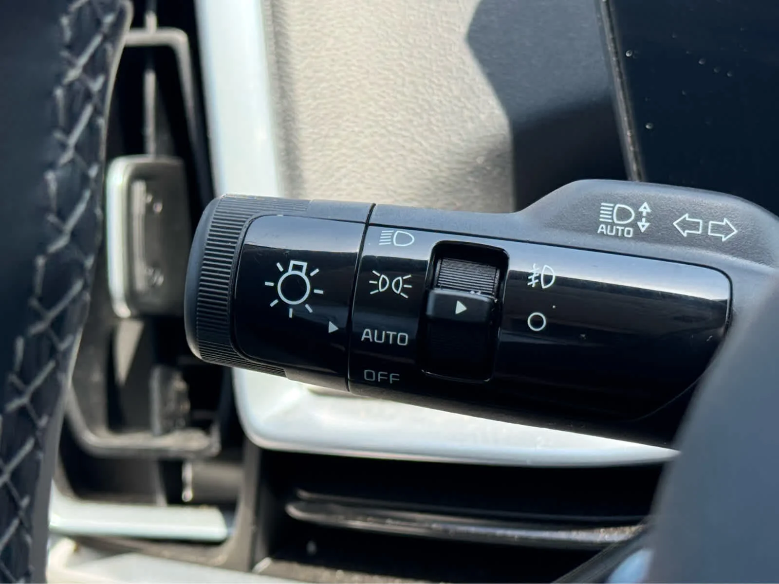 Used 2025 Wolf Gray Kia SX image 17