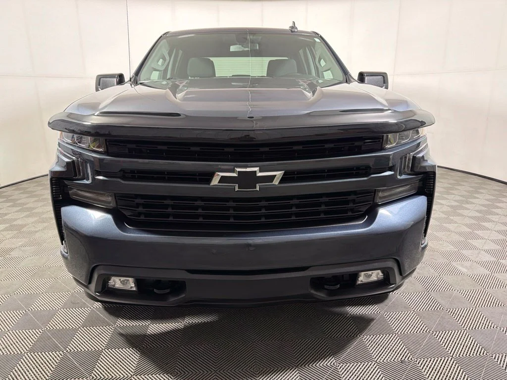 Used 2022  Chevrolet RST image 3