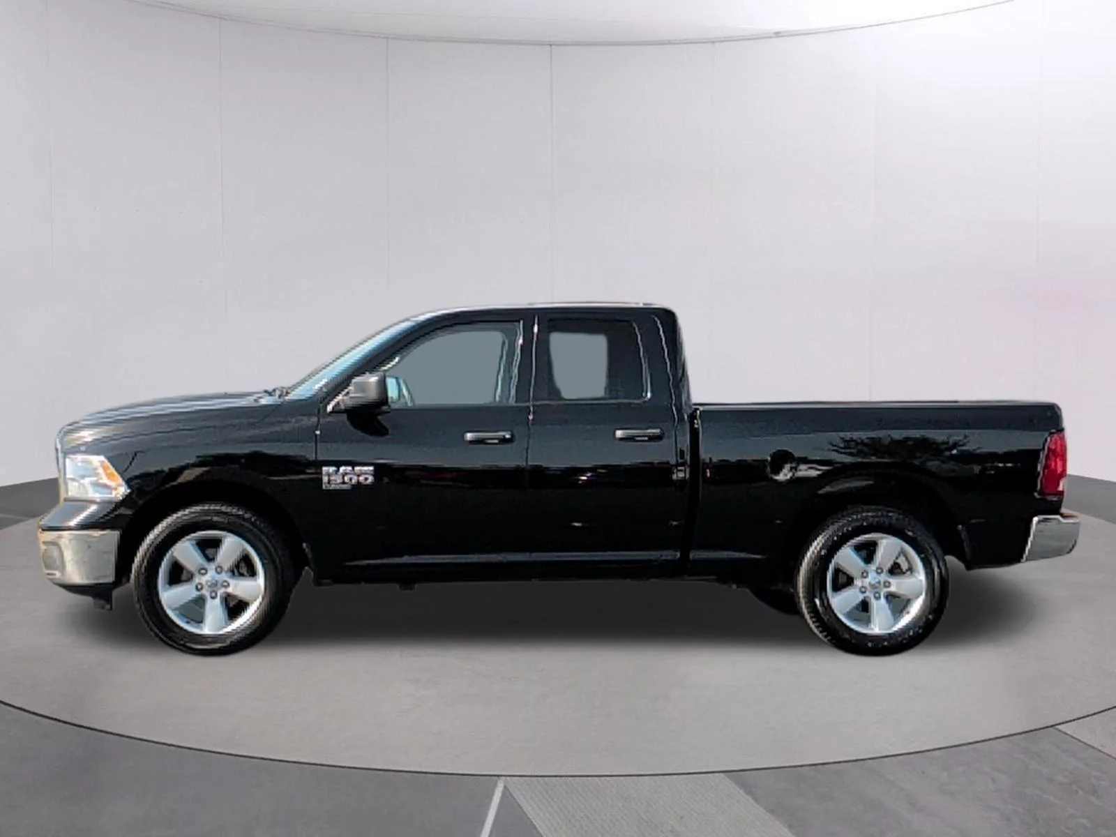 Used 2024 Diamond Black Crystal Pearlcoat Ram SLT image 2