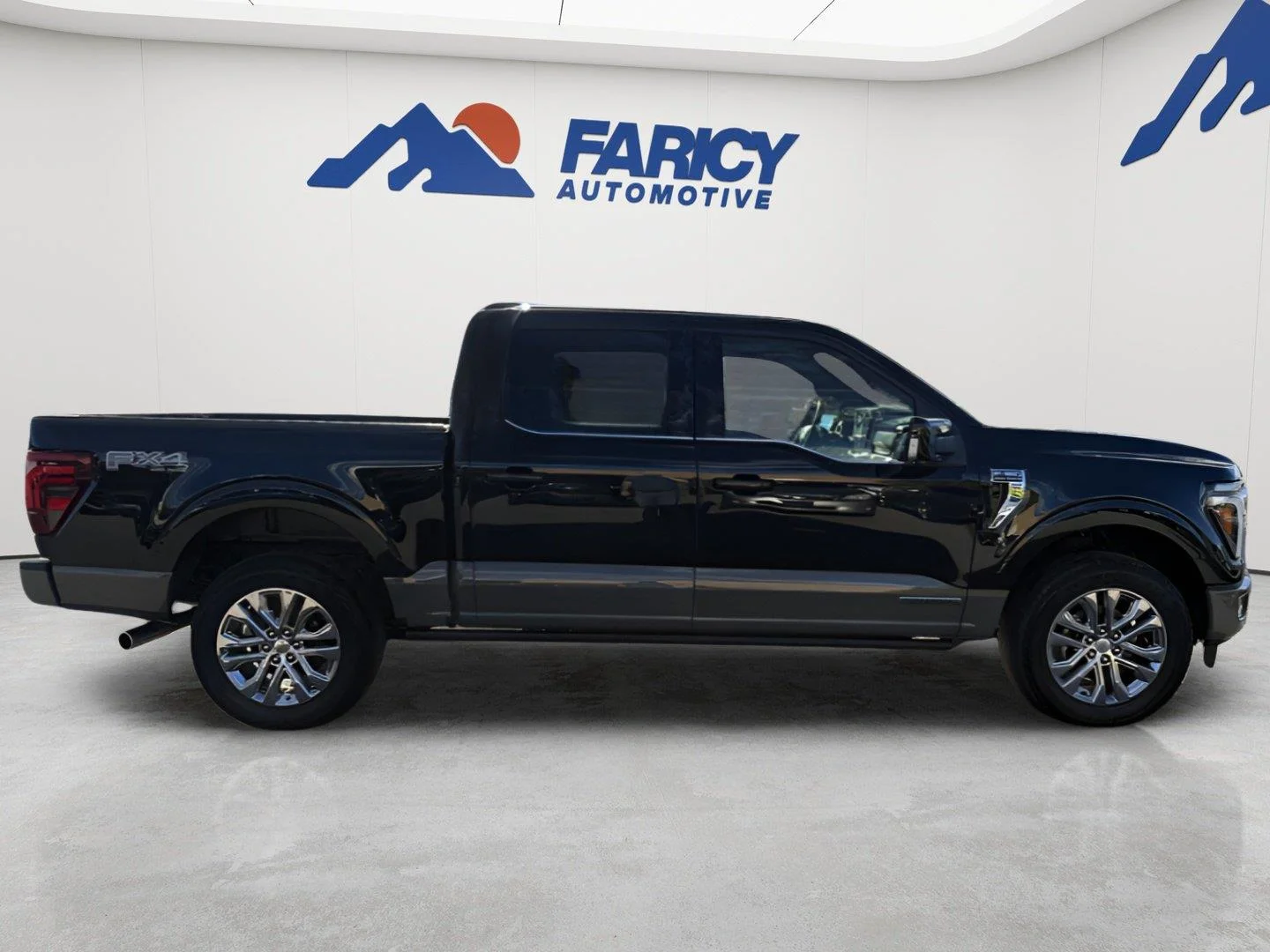 Used 2025 Agate Black/Marsh Gray Ford King Ranch image 6