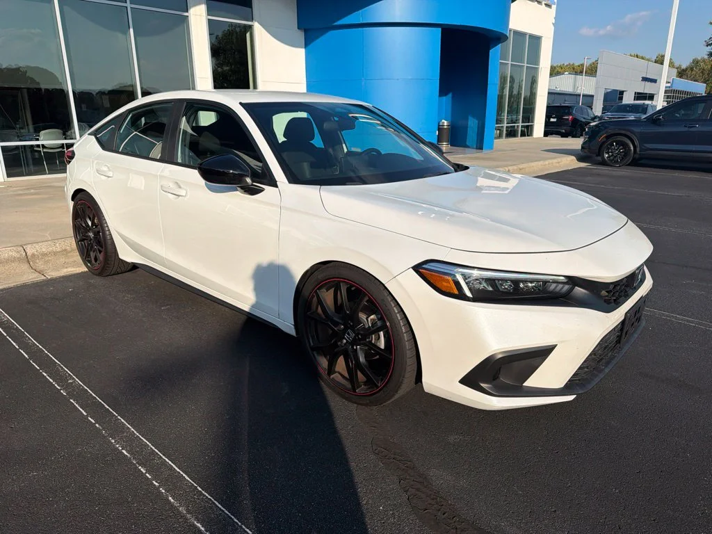 Used 2024  Honda Sport image 3
