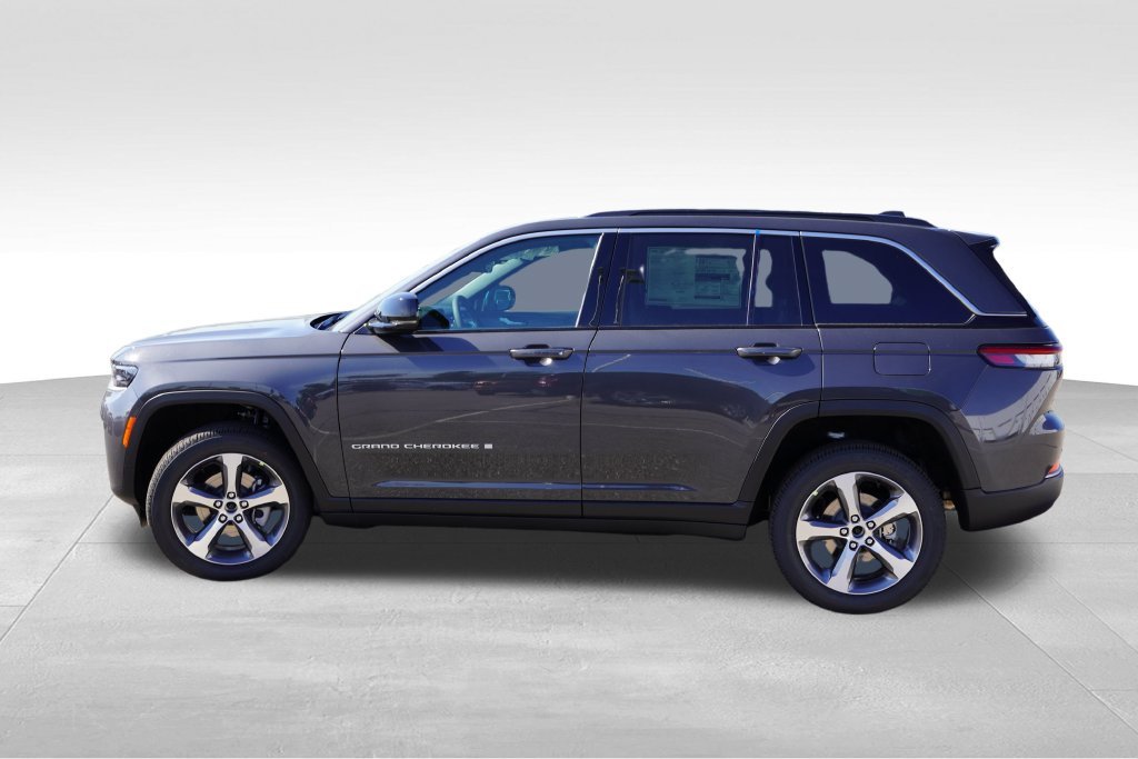 New 2026 Baltic Gray Metallic Clear-Coat Exterior Paint Jeep Limited image 6