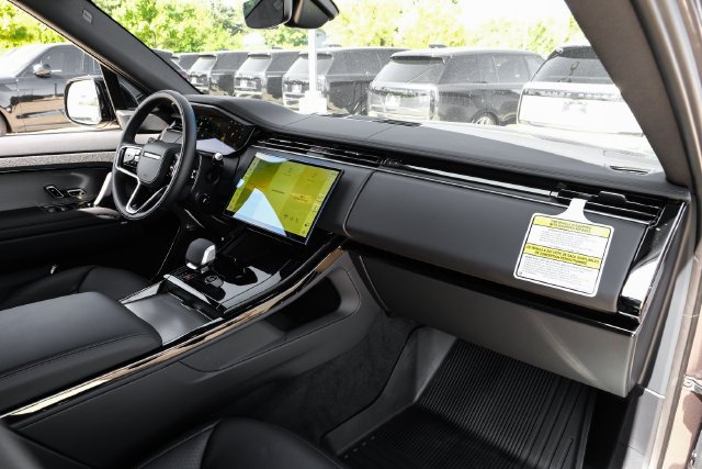 New 2027 Charente Grey Land Rover SE image 18
