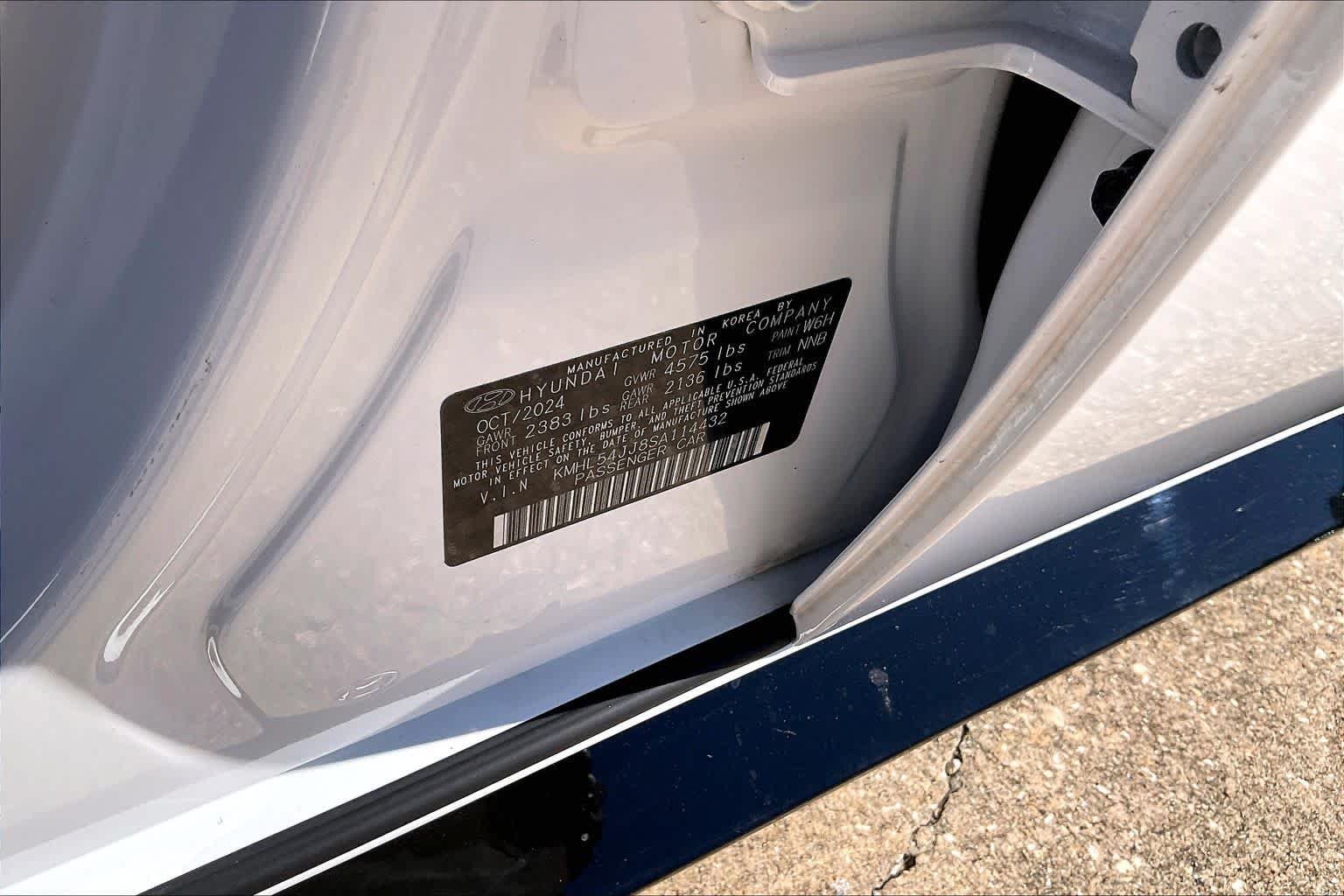 Used 2025 Serenity White Hyundai Limited image 35