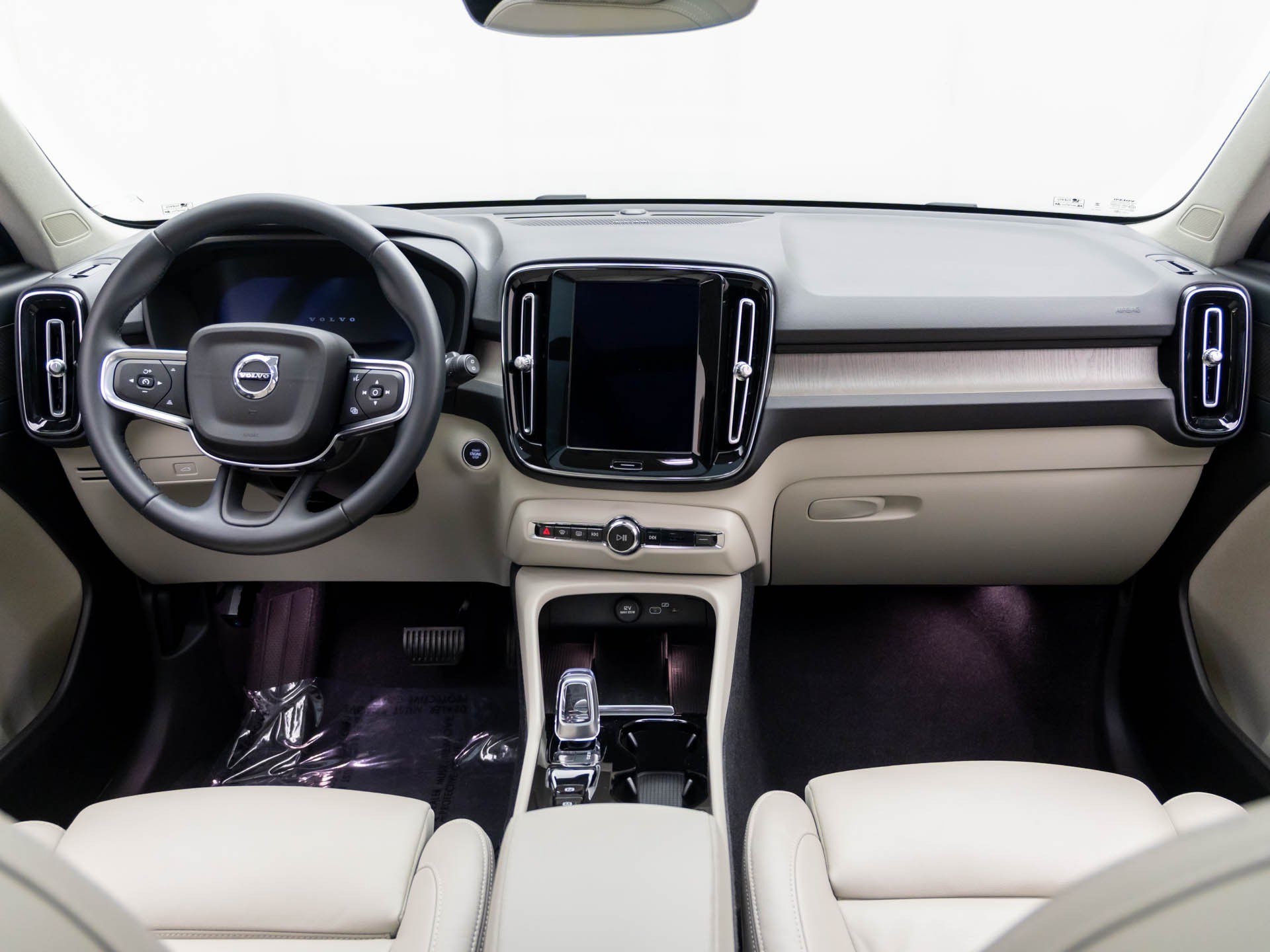 Used 2023 White Volvo Ultimate image 11