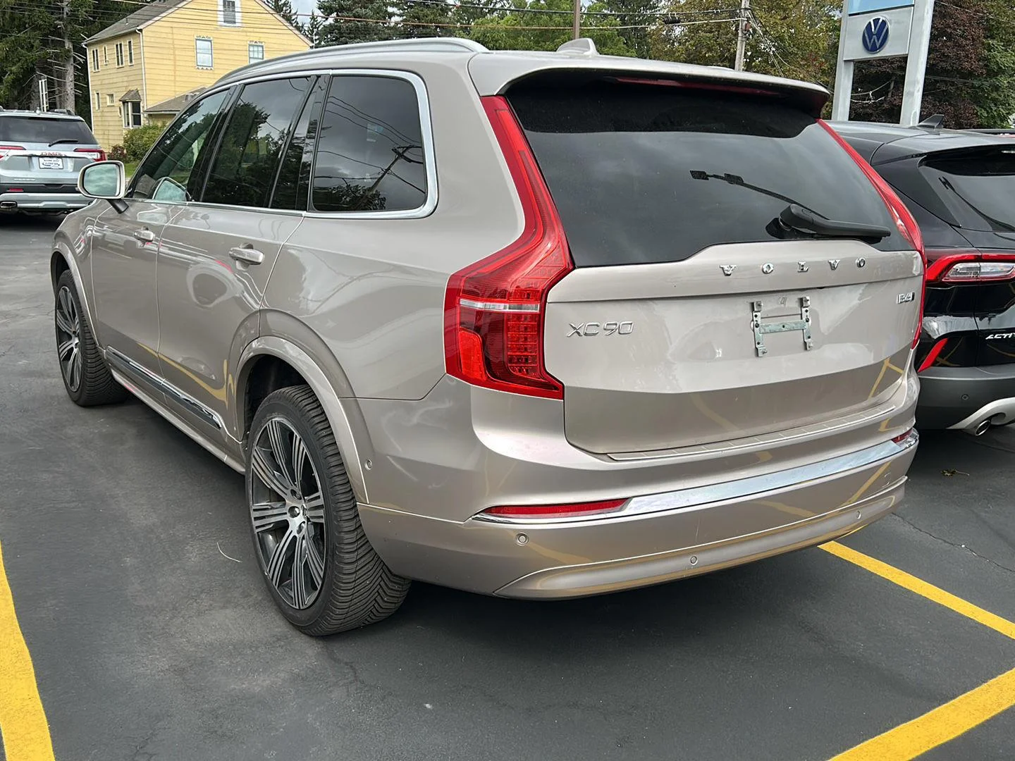 Used 2023 Bright Dusk Metallic Volvo Ultimate image 3