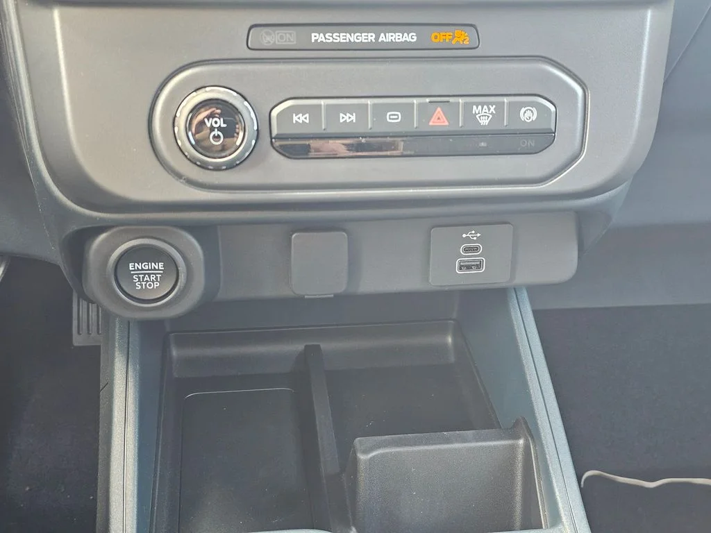 New 2025 Black Ford XLT image 31