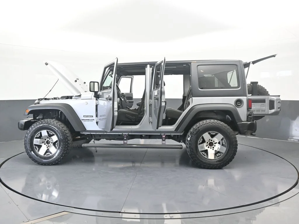 Used 2016 Billet Silver Metallic Clearcoat Jeep Unlimited Sport image 67