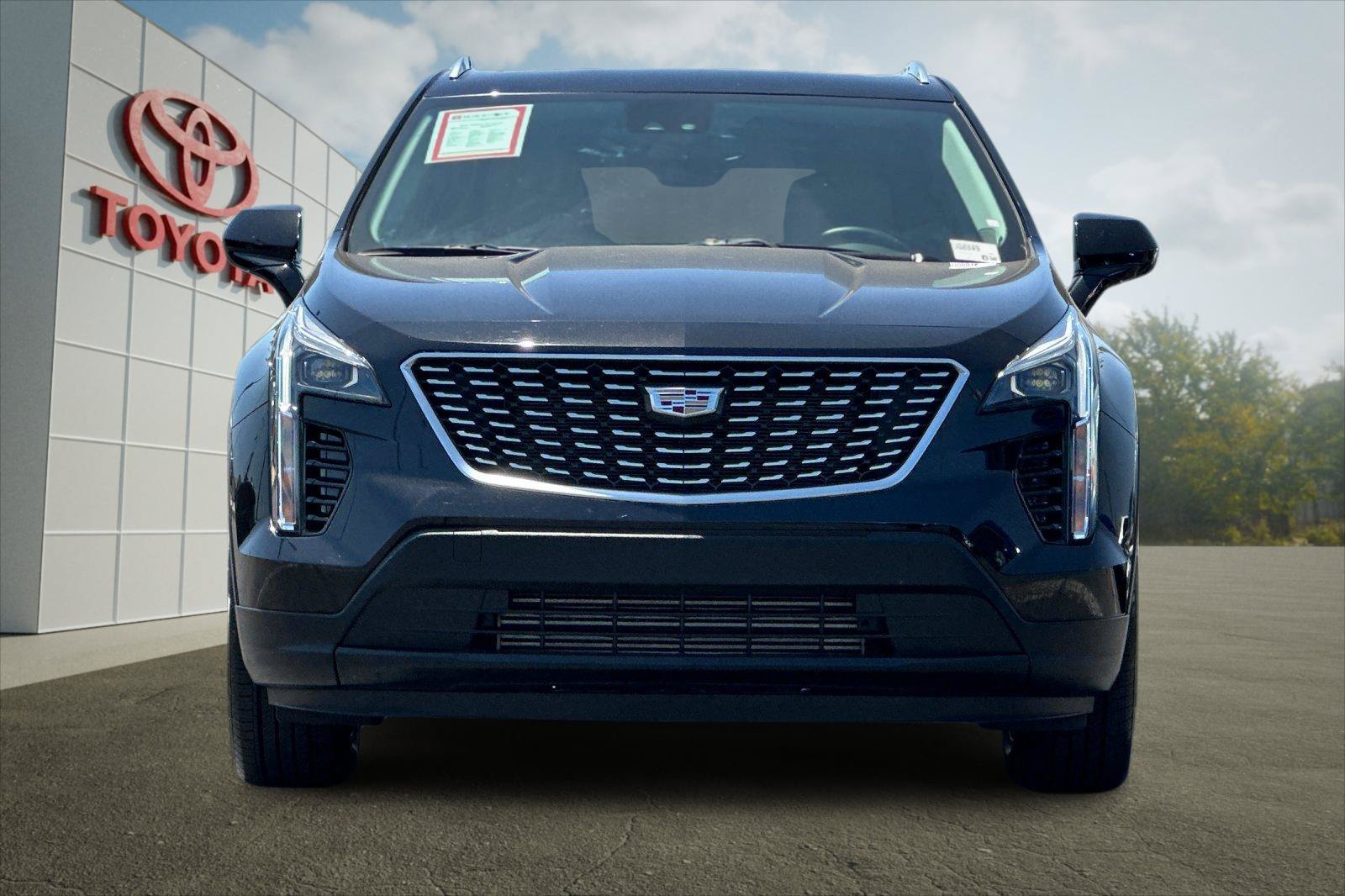 Used 2021 Stellar Black Metallic Cadillac FWD Luxury image 8