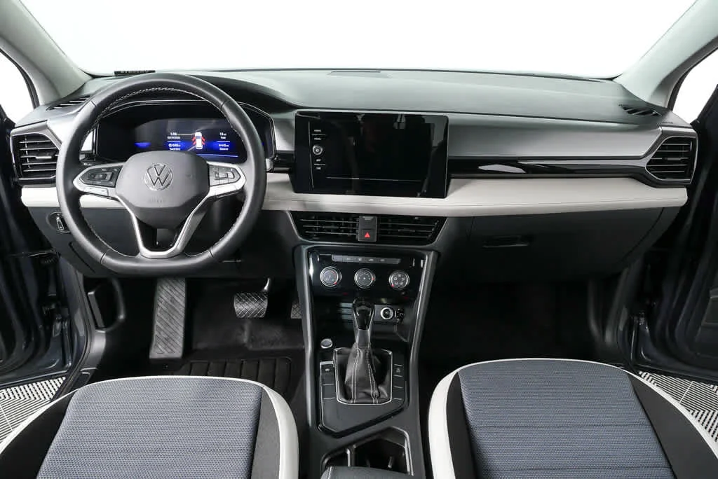 New 2026 Platinum Gray Metallic Volkswagen S image 17
