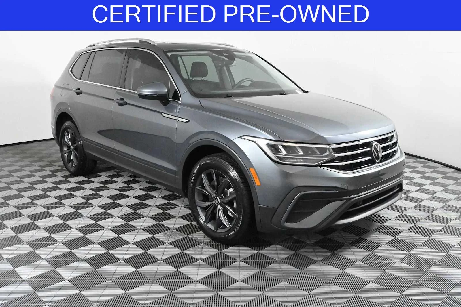 Certified Used 2024 Platinum Gray Metallic Volkswagen SE image 1