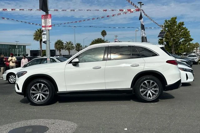Used 2024  Mercedes-Benz GLC 300 image 7