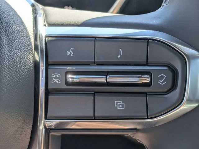 New 2026 Summit White GMC Elevation image 25