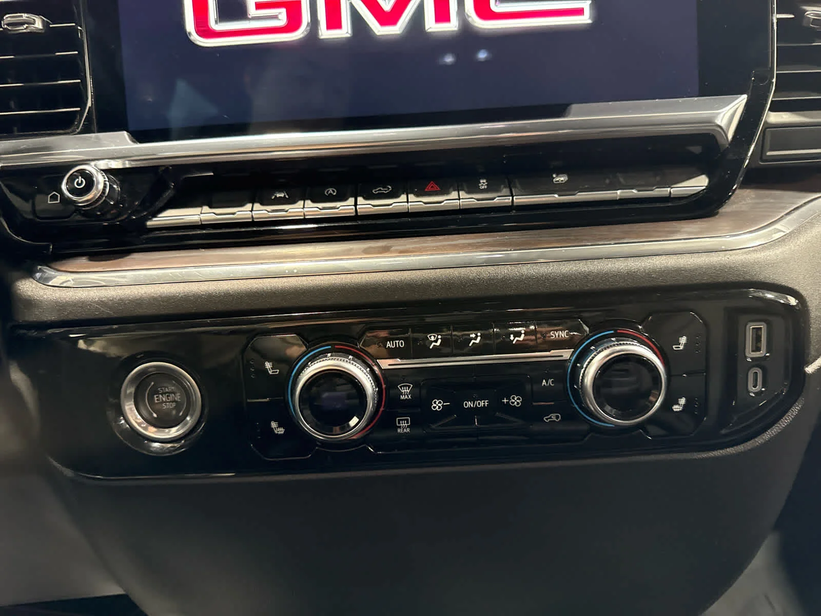 Certified Used 2024 Sterling Metallic GMC SLT image 18