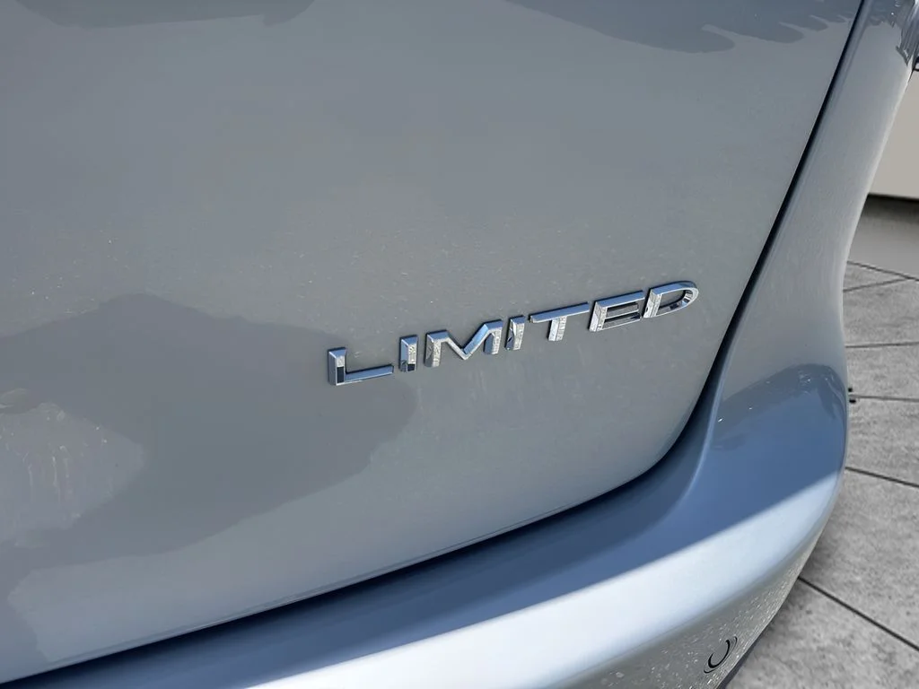 Used 2026 Silver Chrysler Limited image 35