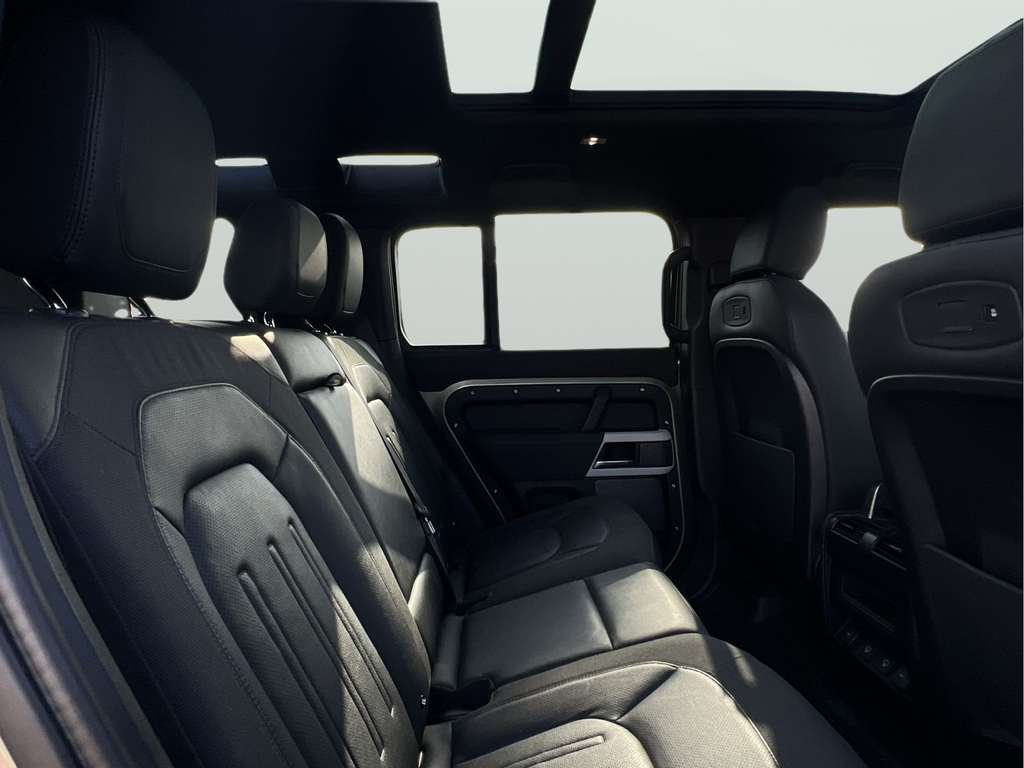 Used 2021 Green Land Rover SE image 18