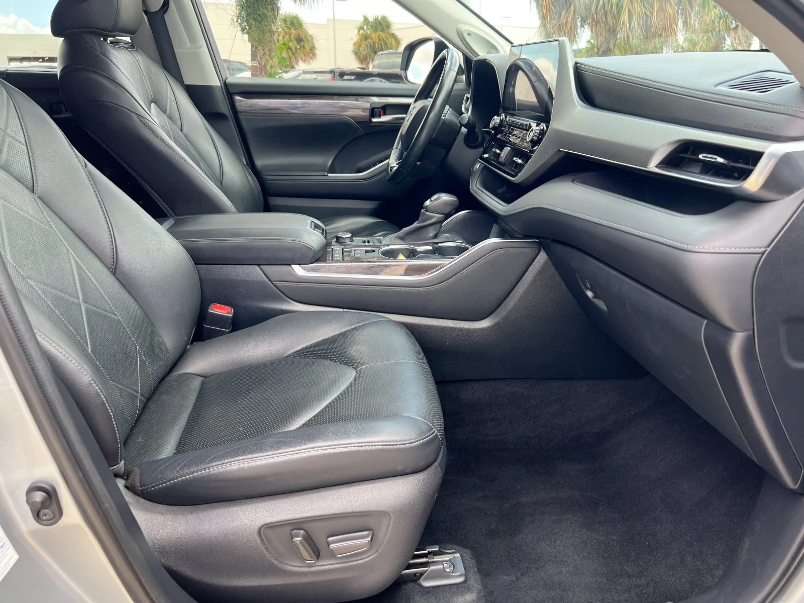 Used 2020 Silver Toyota Platinum image 20