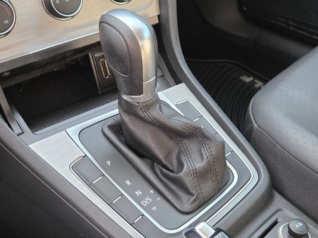 Used 2015 Gray Volkswagen TSI S 4-Door image 32