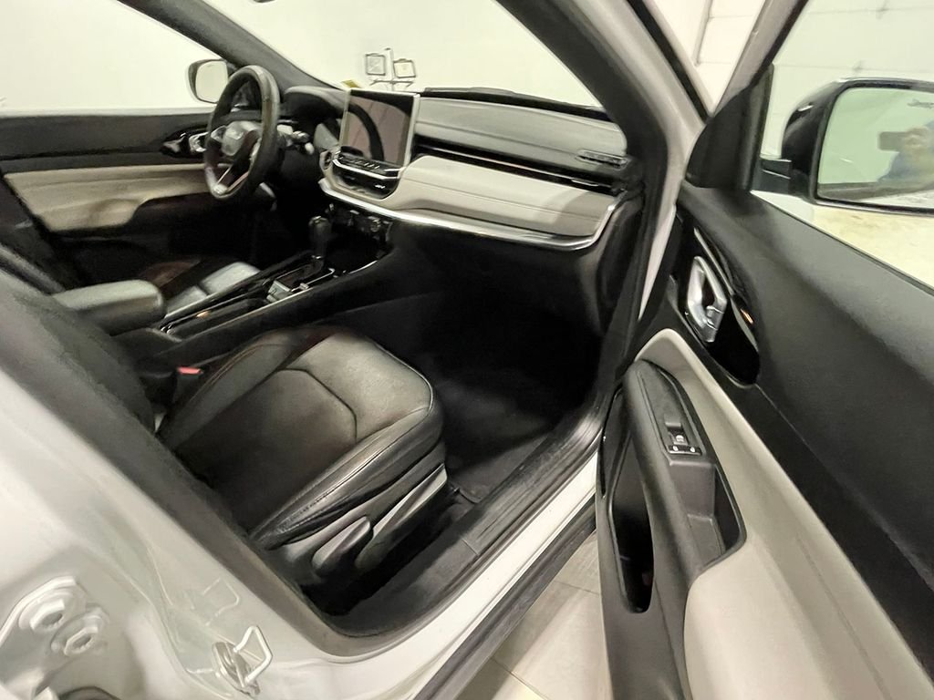 Used 2023 White Jeep Limited image 25