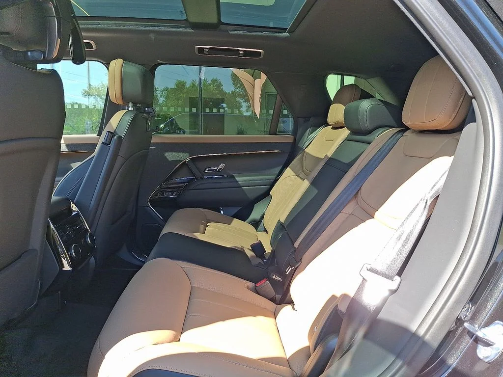 New 2026  Land Rover Dynamic SE image 6