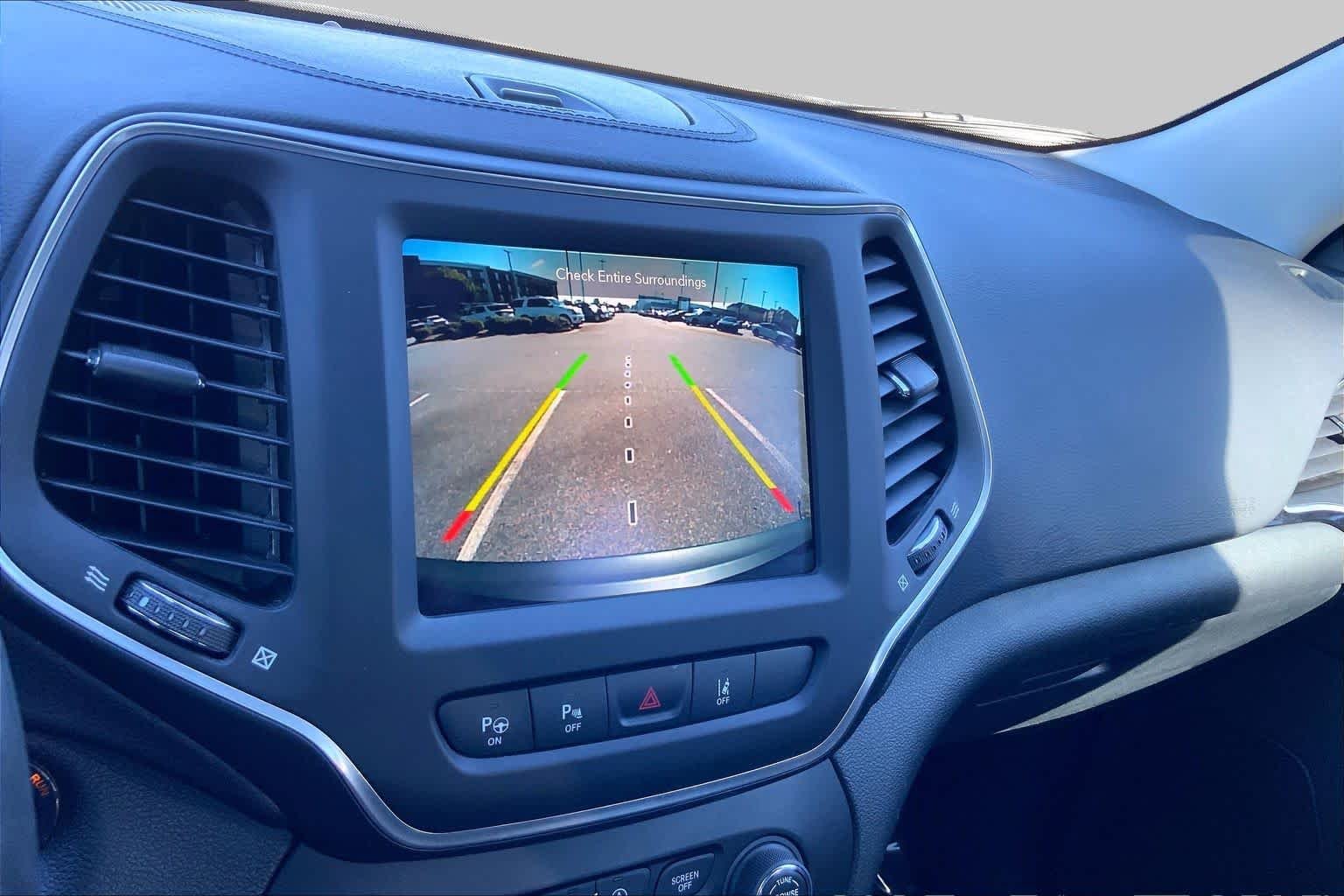 Used 2023 Diamond Black Crystal Pearlcoat Jeep Altitude Lux image 26