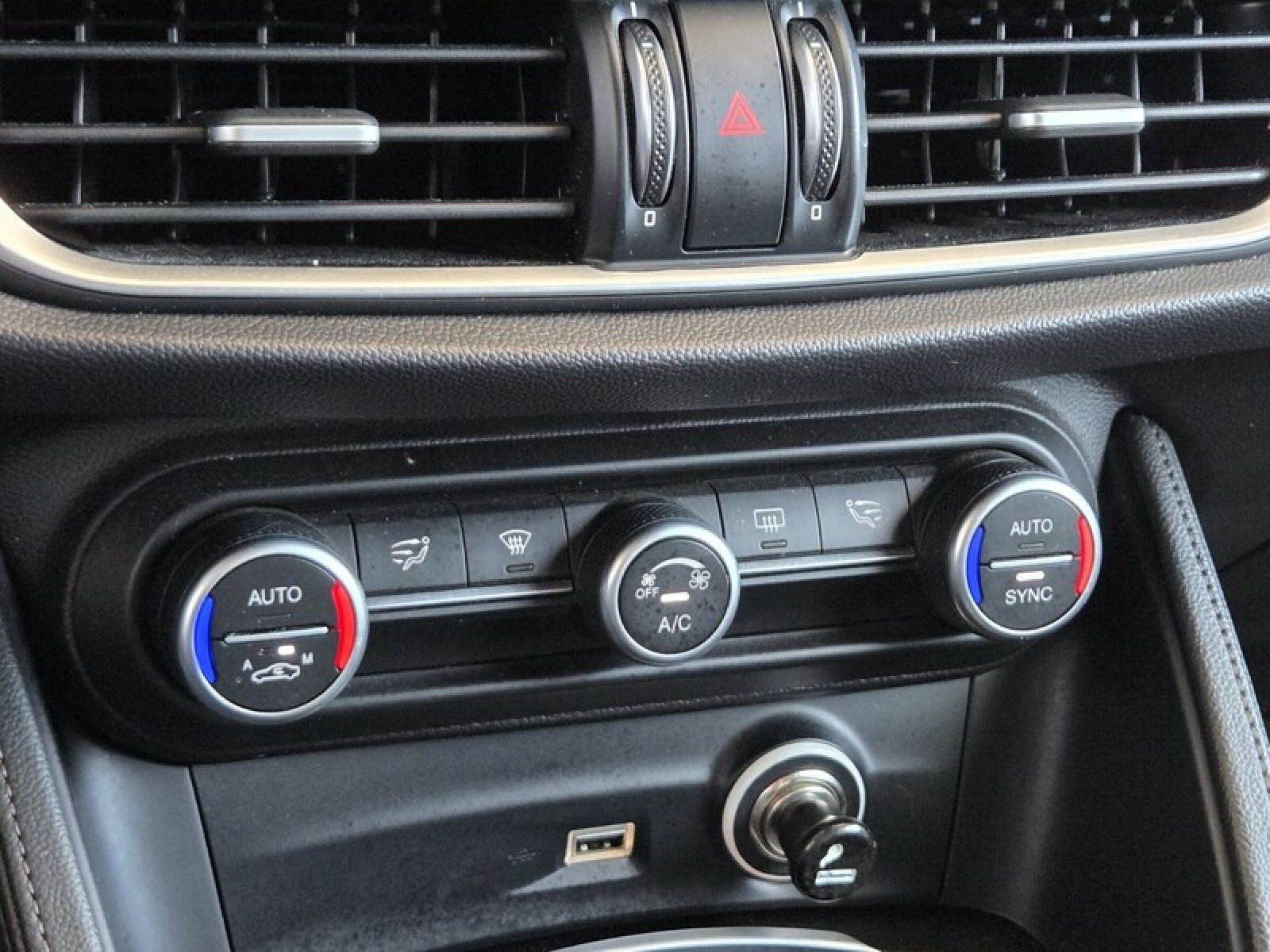 Used 2019 MISANO BLUE MET Alfa Romeo  image 32