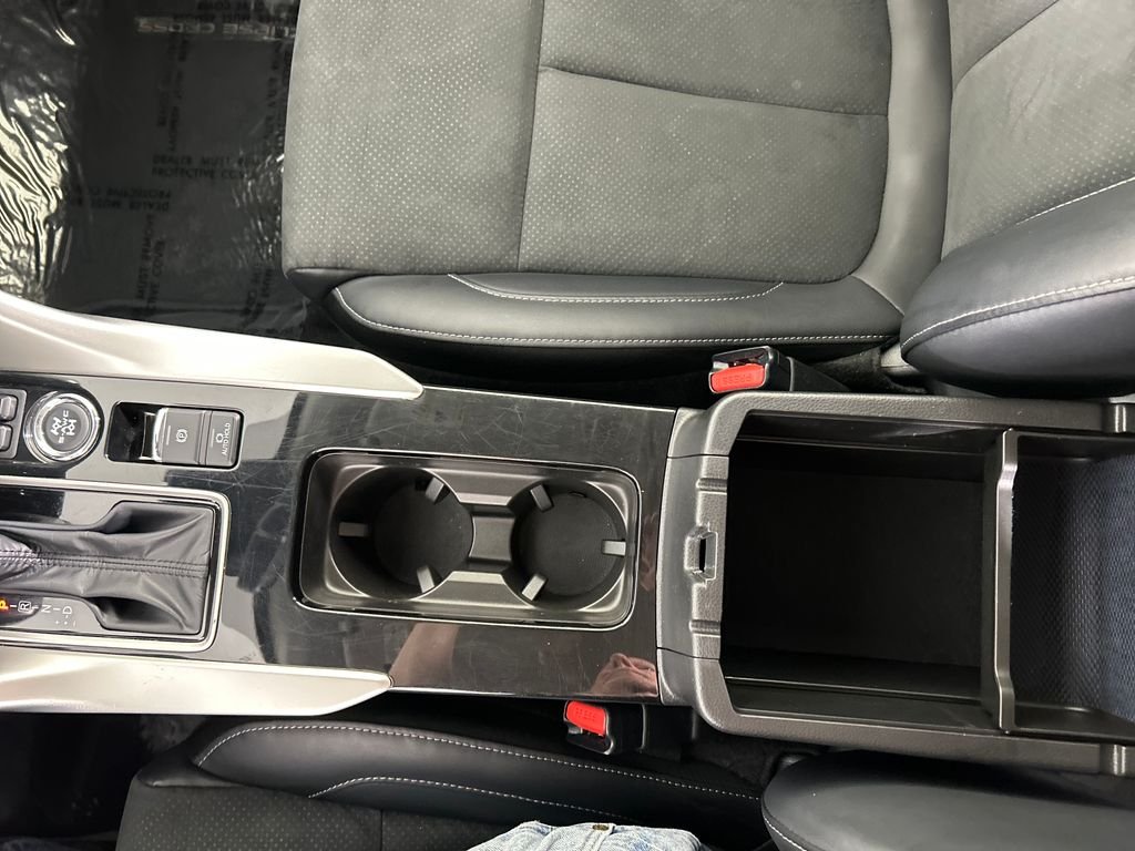 Used 2025 Silver Mitsubishi SE image 14