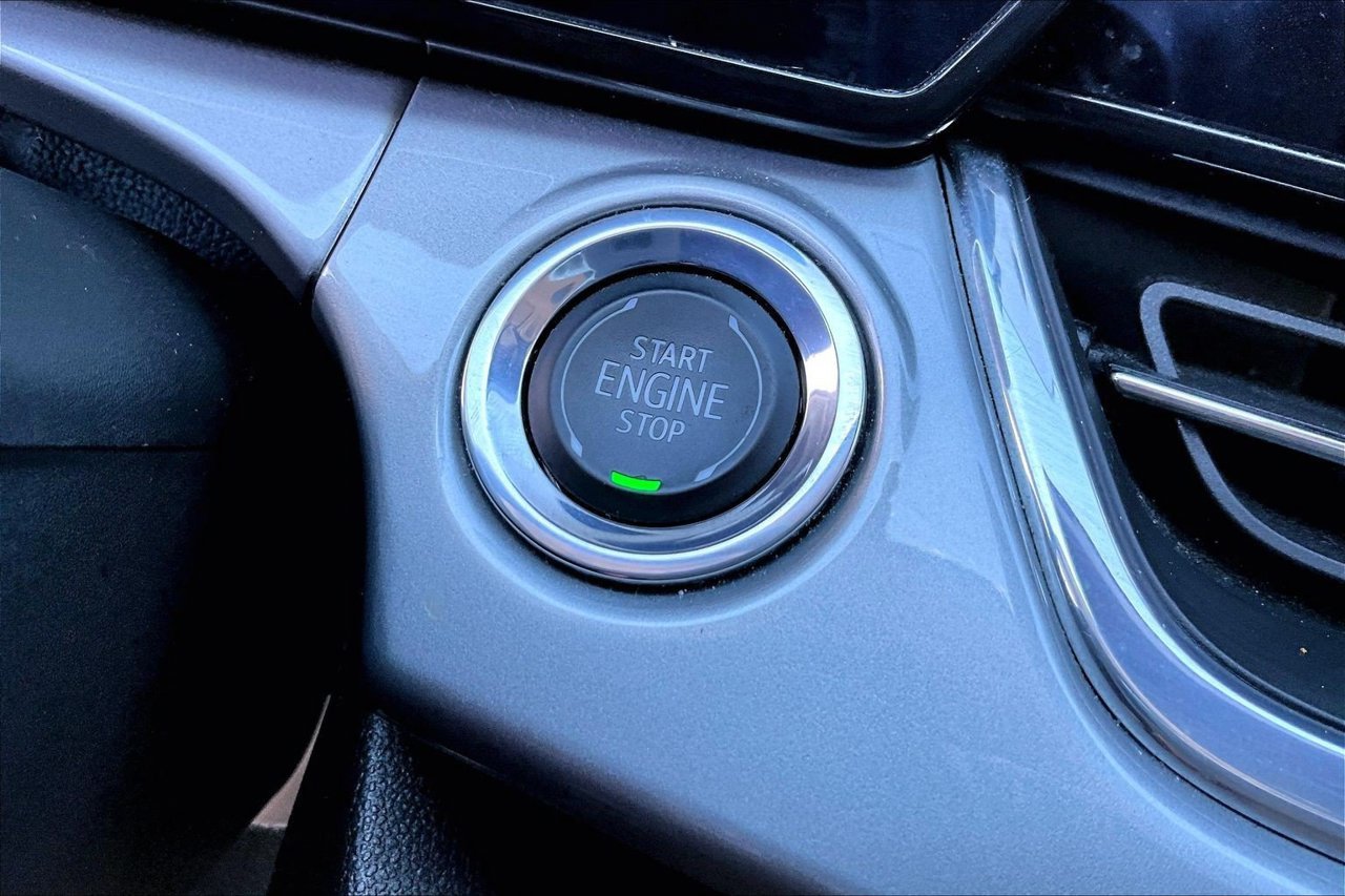 Used 2025 White Chevrolet LT image 25