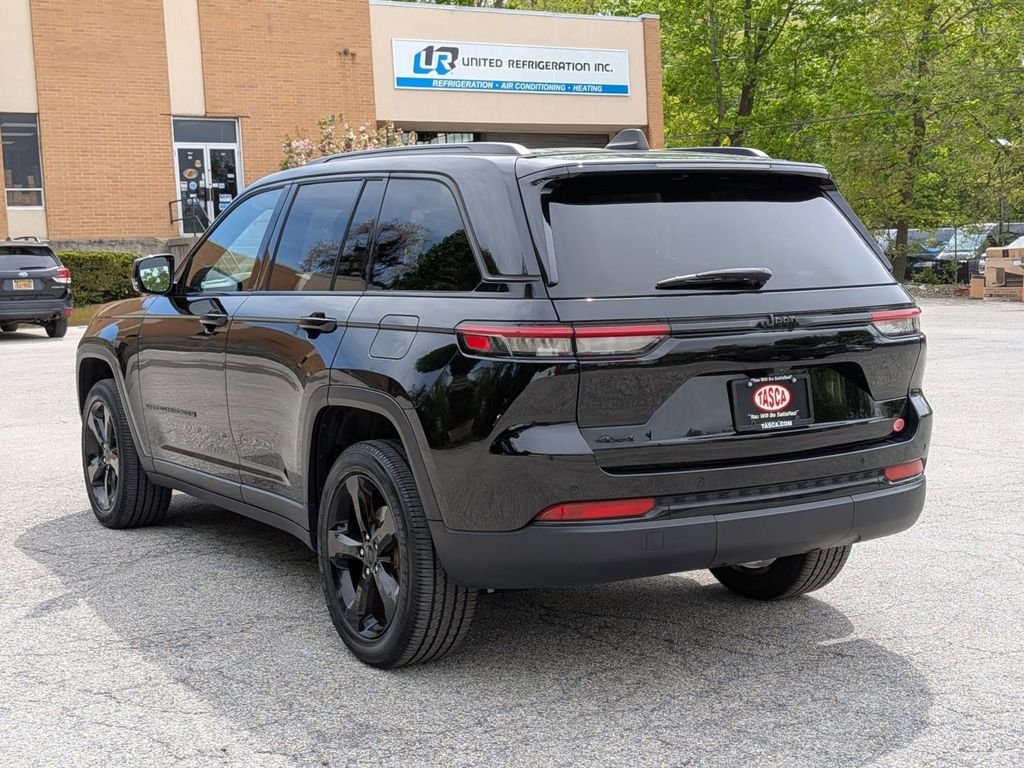 Used 2023 Black Jeep Altitude X image 8