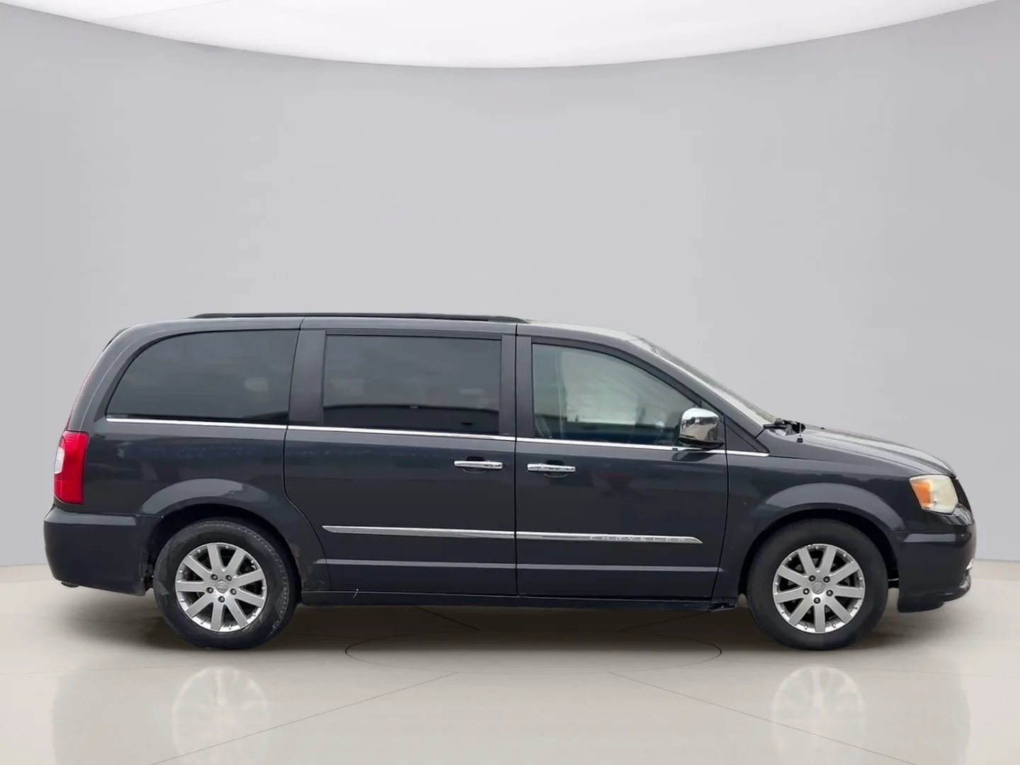 Used 2011 Gray Chrysler TOURING image 7
