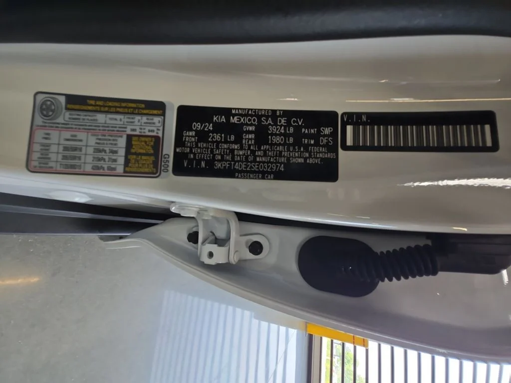 Used 2025 White Kia LXS image 25