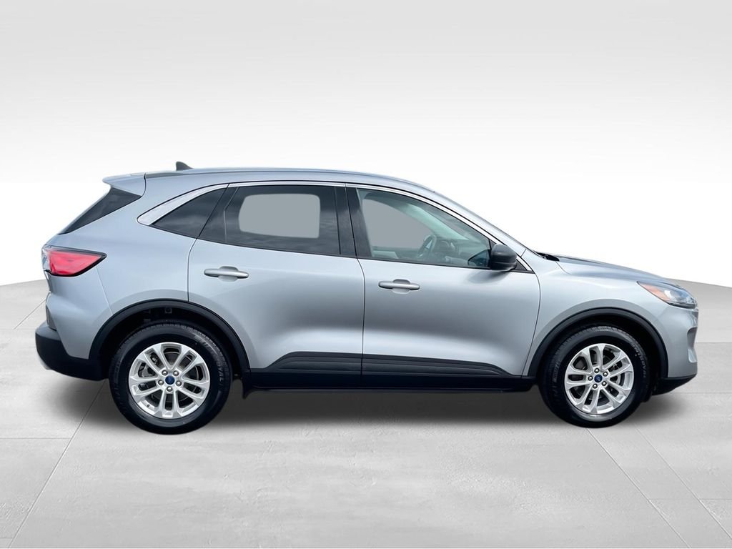 Used 2022 Silver Ford SE image 9