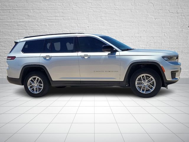 Used 2025 Silver Jeep Laredo image 5