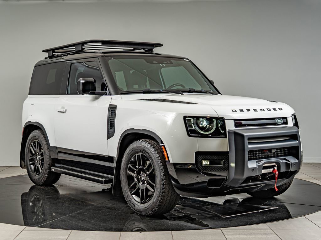 Used 2023 Fuji White Land Rover X-Dynamic SE image 3