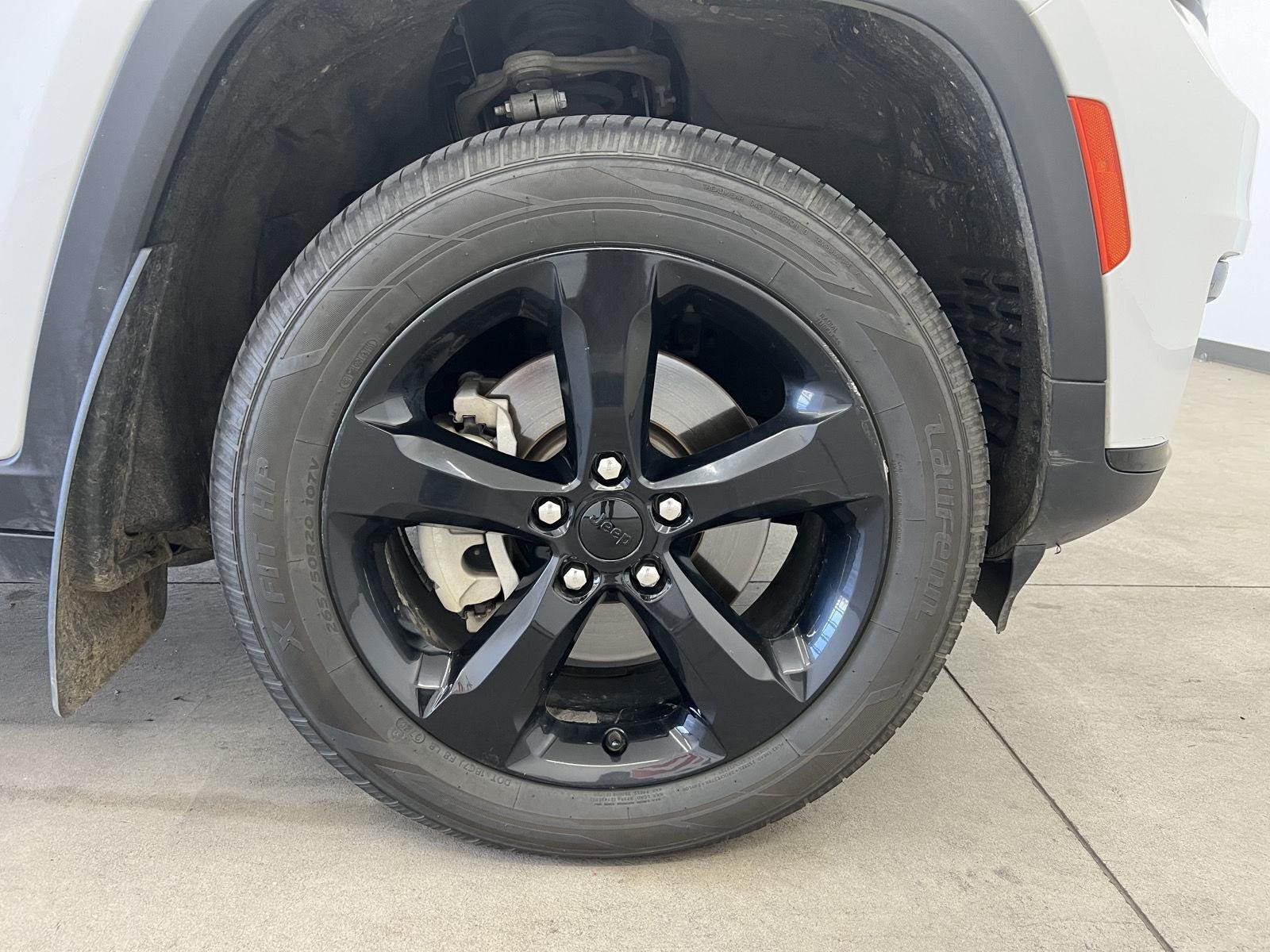 Used 2022 Bright White Clearcoat Jeep Altitude image 8