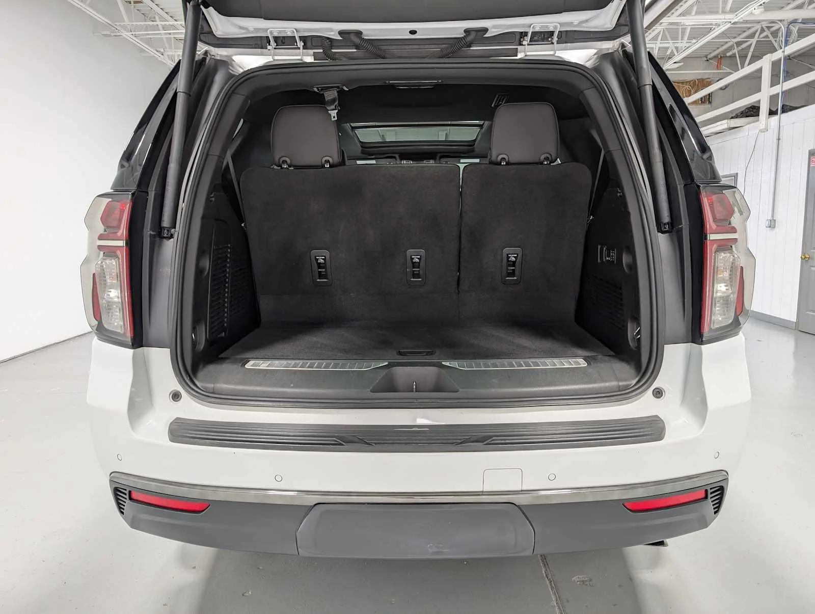 Used 2022 Summit White Chevrolet Z71 image 42