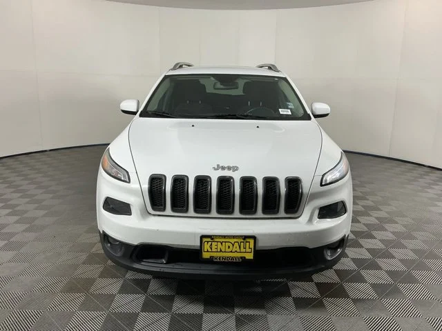 Used 2017 Bright White Clearcoat Jeep Latitude image 2