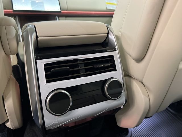 New 2026 Fuji White Land Rover SE image 17