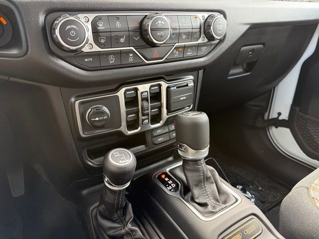 New 2026 Bright White Clear-Coat Exterior Paint Jeep 85th Anniversary Edition image 19